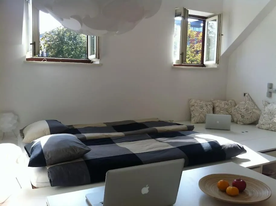 The Cute, Sunny Apartment In The Center +P Λιουμπλιάνα
