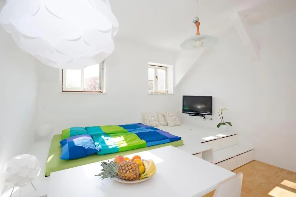The Cute, Sunny Apartment In The Center +P Λιουμπλιάνα 0*,  Σλοβενία