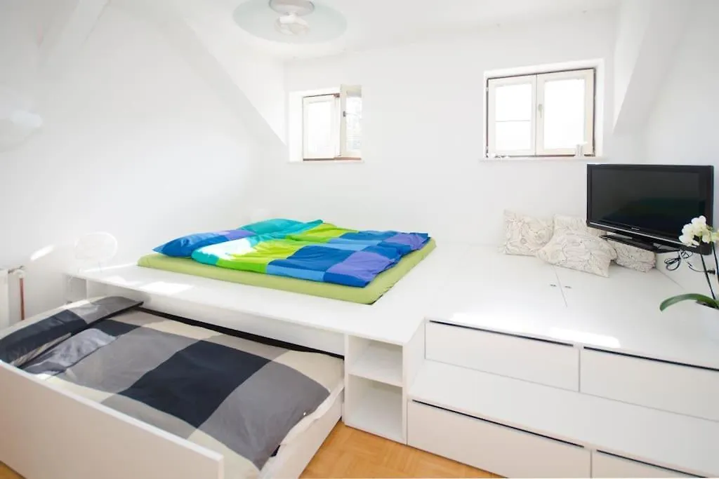 The Cute, Sunny Apartment In The Center +P Λιουμπλιάνα