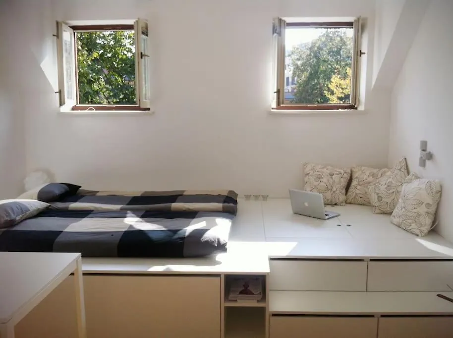 The Cute, Sunny Apartment In The Center +P Λιουμπλιάνα