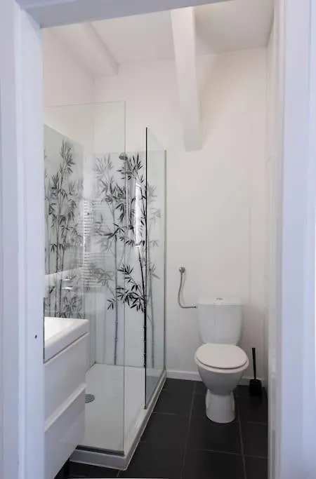 The Cute, Sunny Apartment In The Center +P Λιουμπλιάνα